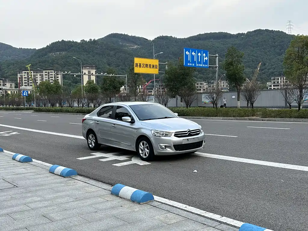 Citroen Elysee — миниатюра 3