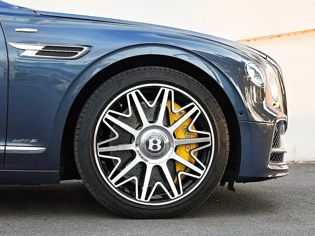 Bentley Flying Spur — миниатюра 9