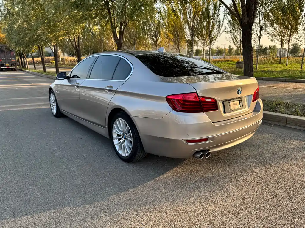 BMW 5 Series — миниатюра 7