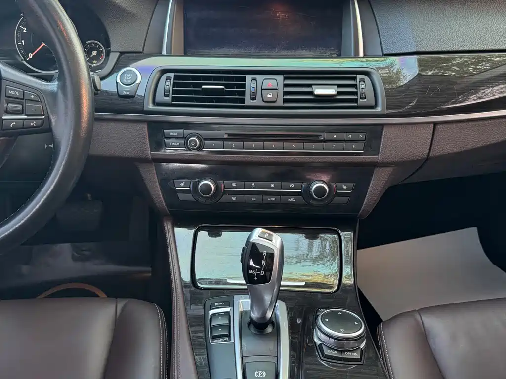BMW 5 Series — миниатюра 15