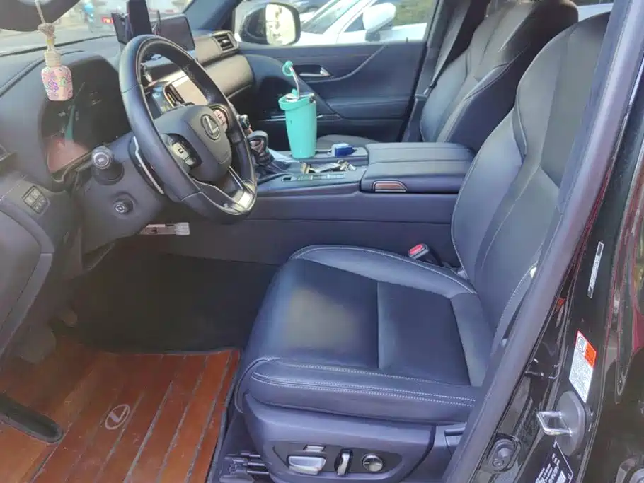 Lexus LX — миниатюра 9