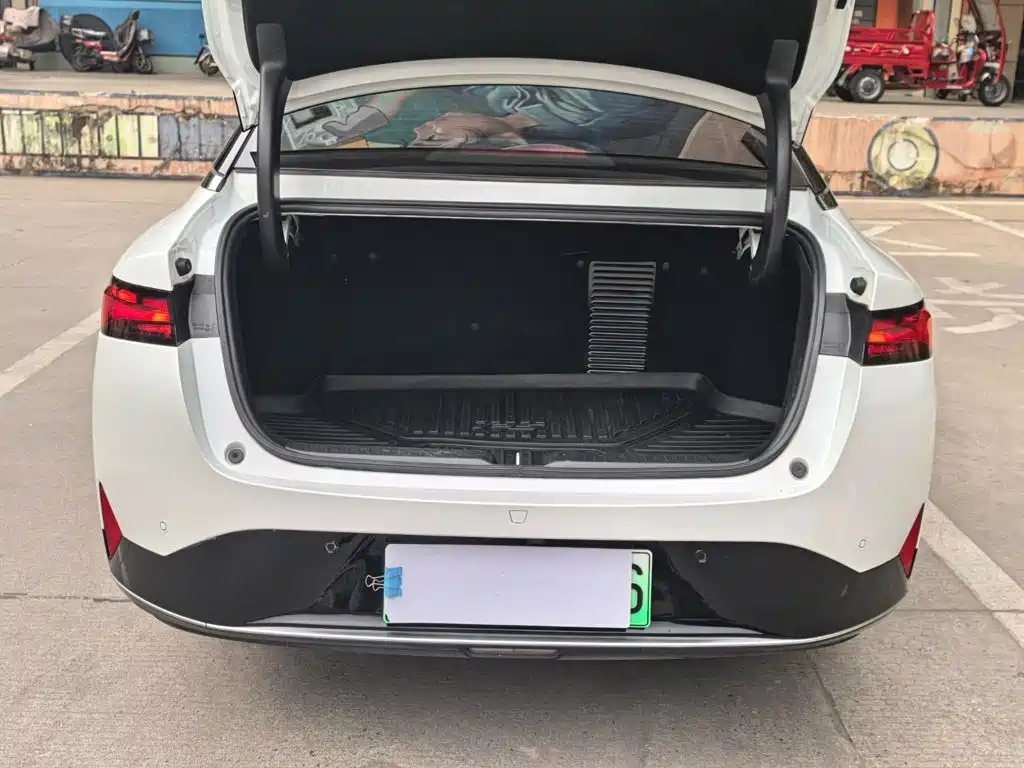 XPeng P5 — миниатюра 13