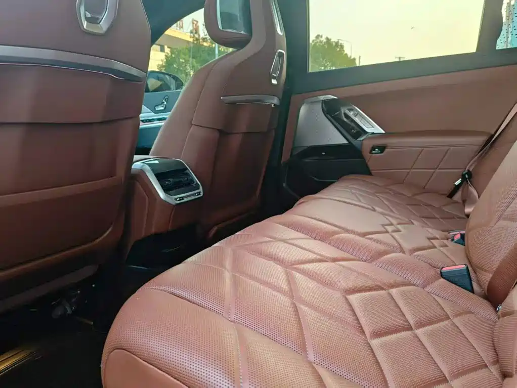 BMW 7 Series — миниатюра 15