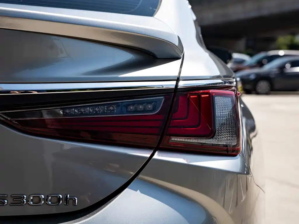Lexus ES 2022 300h
