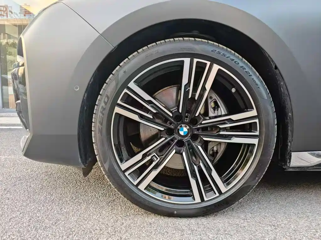 BMW 7 Series — миниатюра 9