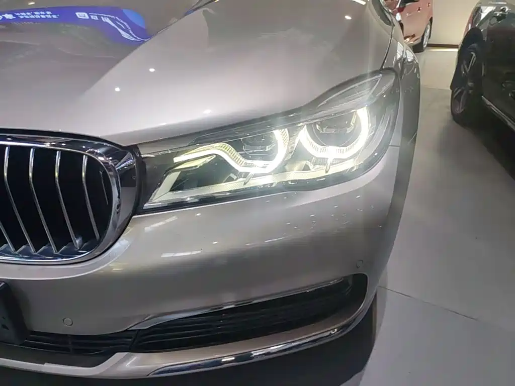 BMW 7 Series — миниатюра 24