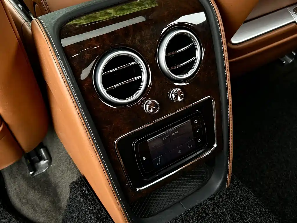 Bentley Flying Spur — миниатюра 11
