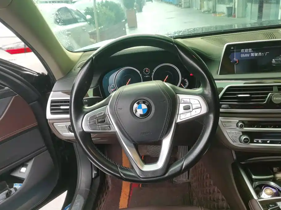 BMW 7 Series — миниатюра 15