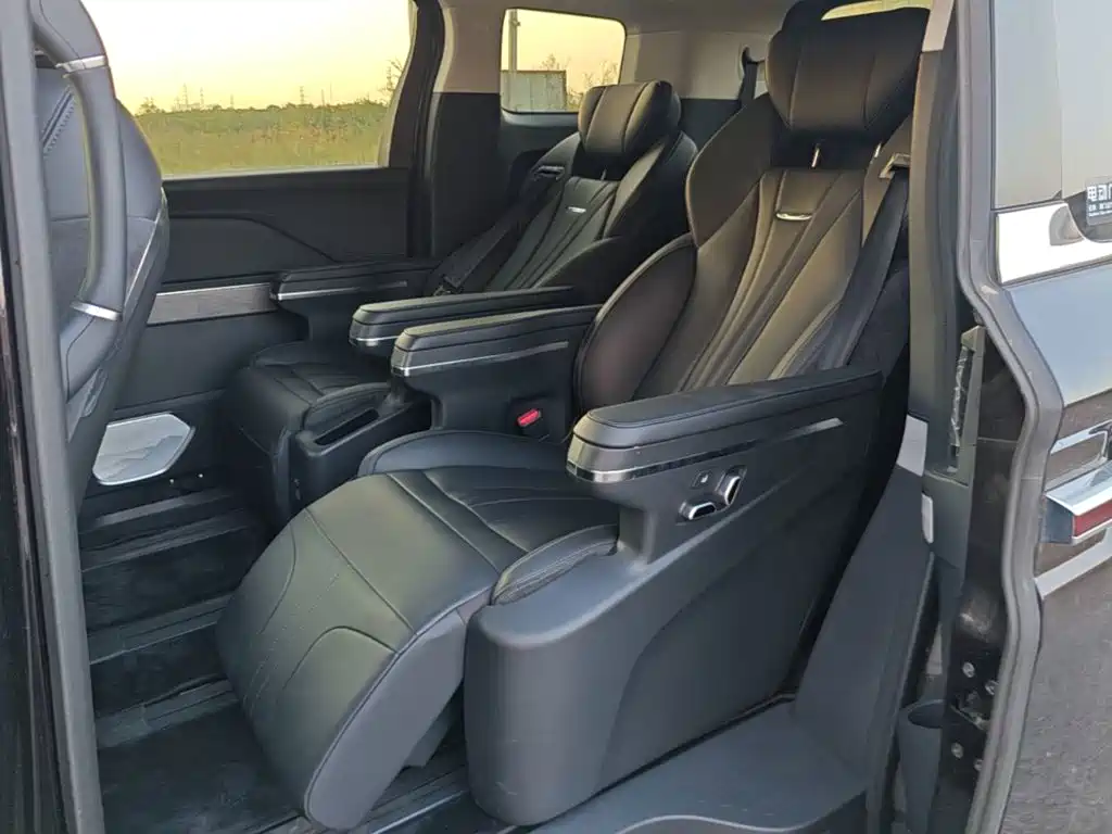 Hongqi Hongqi HQ9 PHEV — миниатюра 17