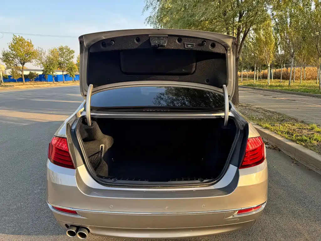 BMW 5 Series — миниатюра 27