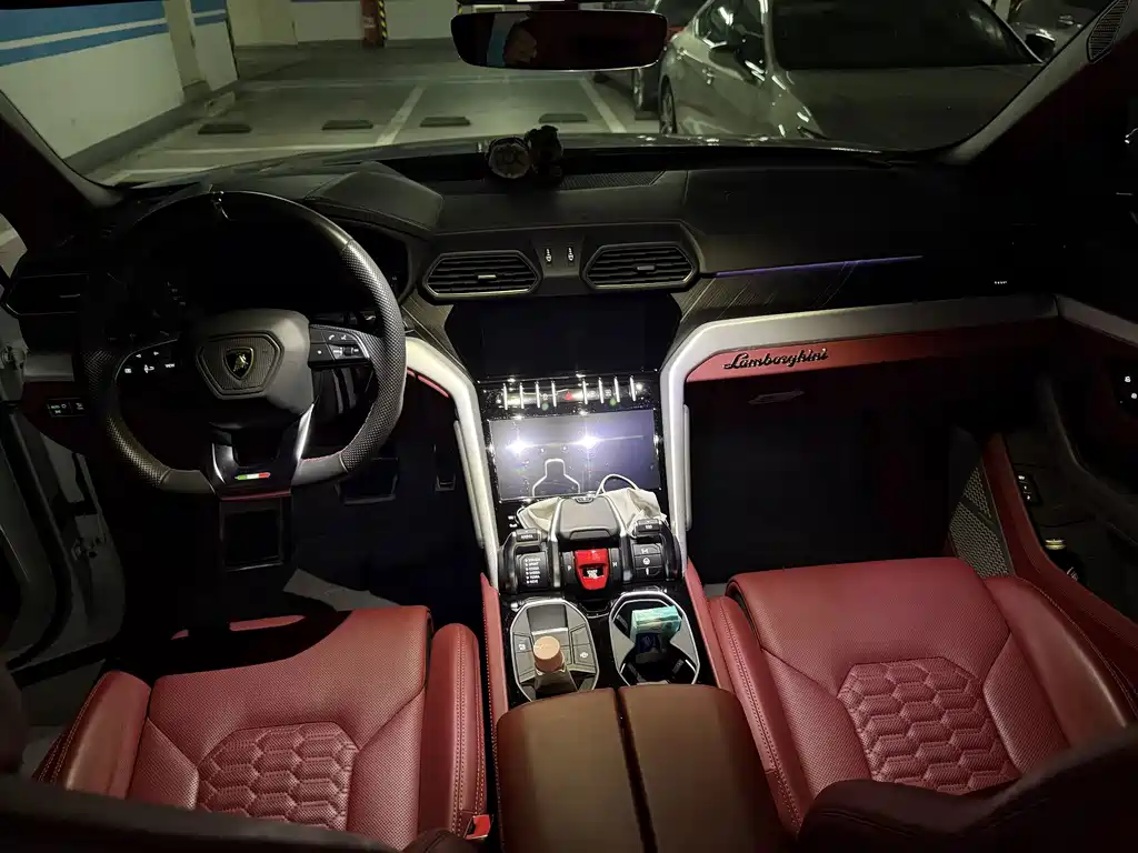Lamborghini Urus — миниатюра 8