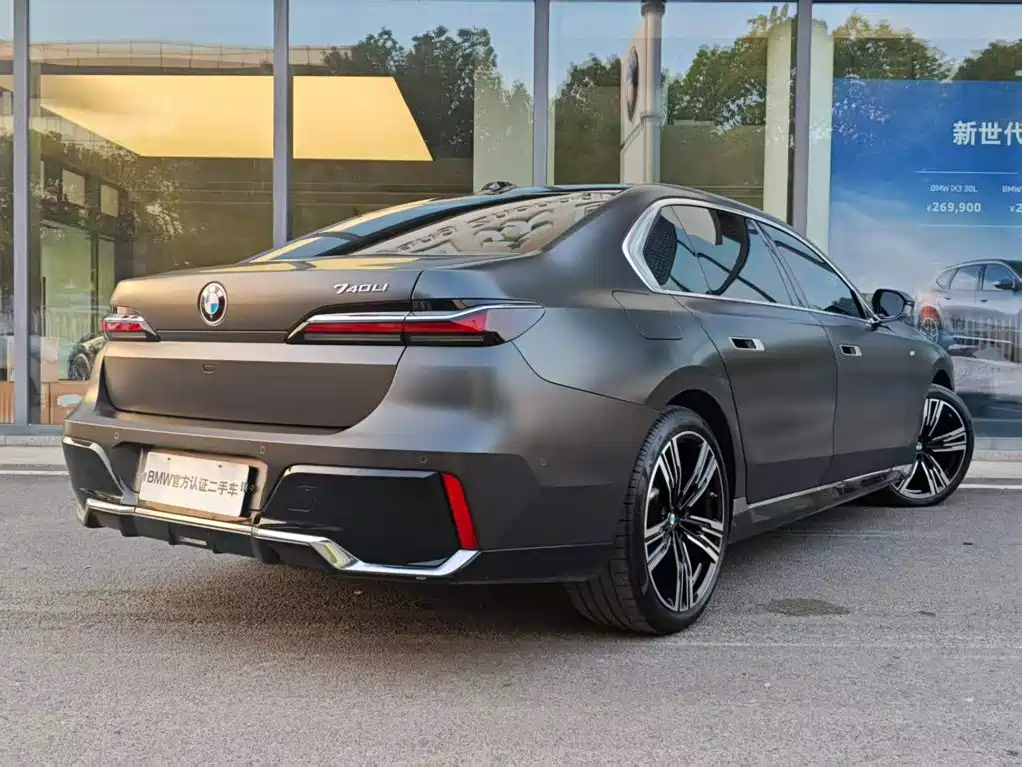 BMW 7 Series — миниатюра 6