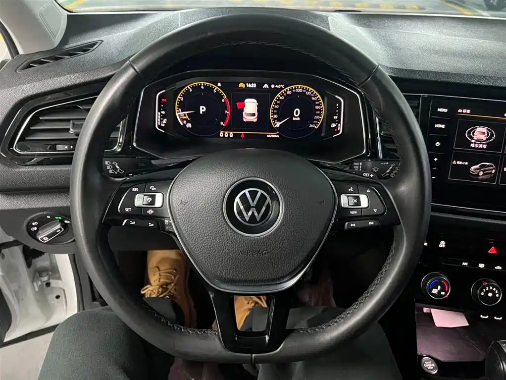 VOLKSWAGEN T ROC EXPLORING SONGS