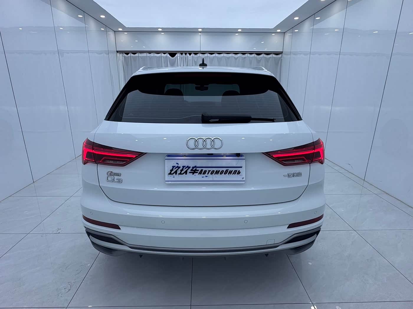 Audi Q3 1.4 л 2023 г. Белый, пробег 39000 км