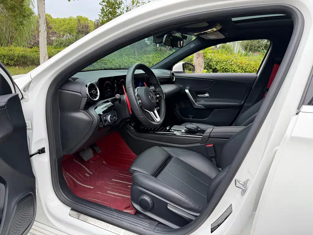 Mercedes-Benz A-Class — миниатюра 7