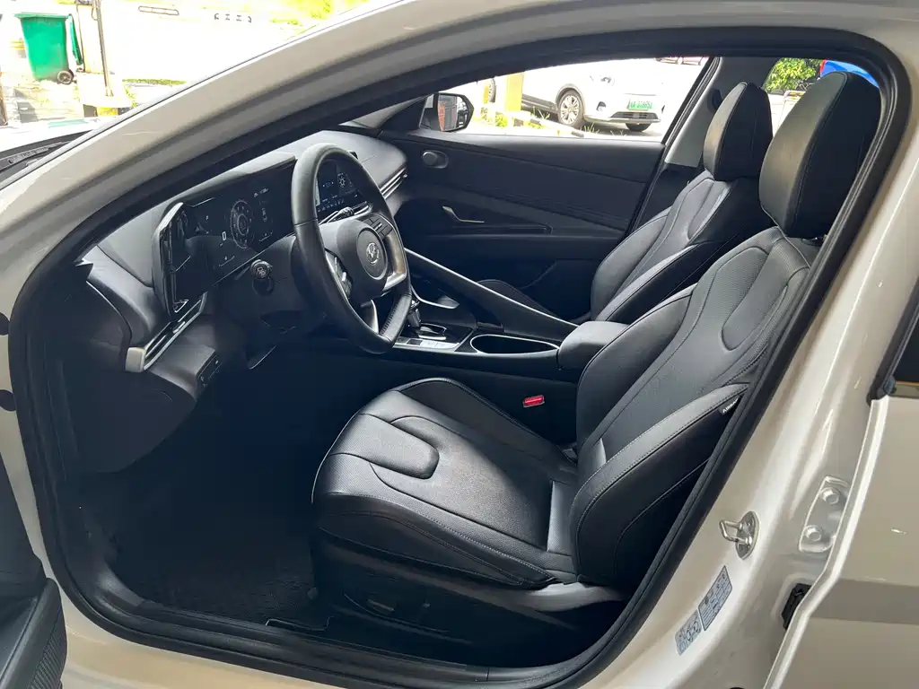 Hyundai Elantra — миниатюра 4