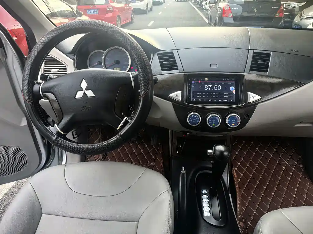 Mitsubishi Zinger — миниатюра 9