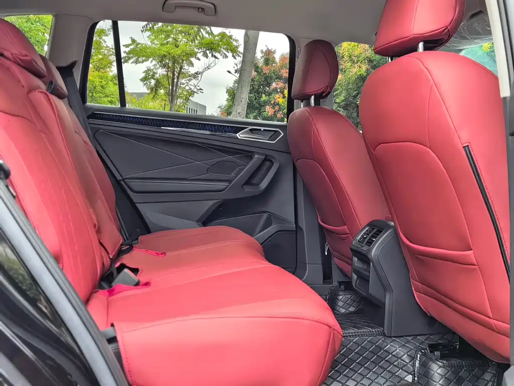 Volkswagen Tiguan L — миниатюра 17