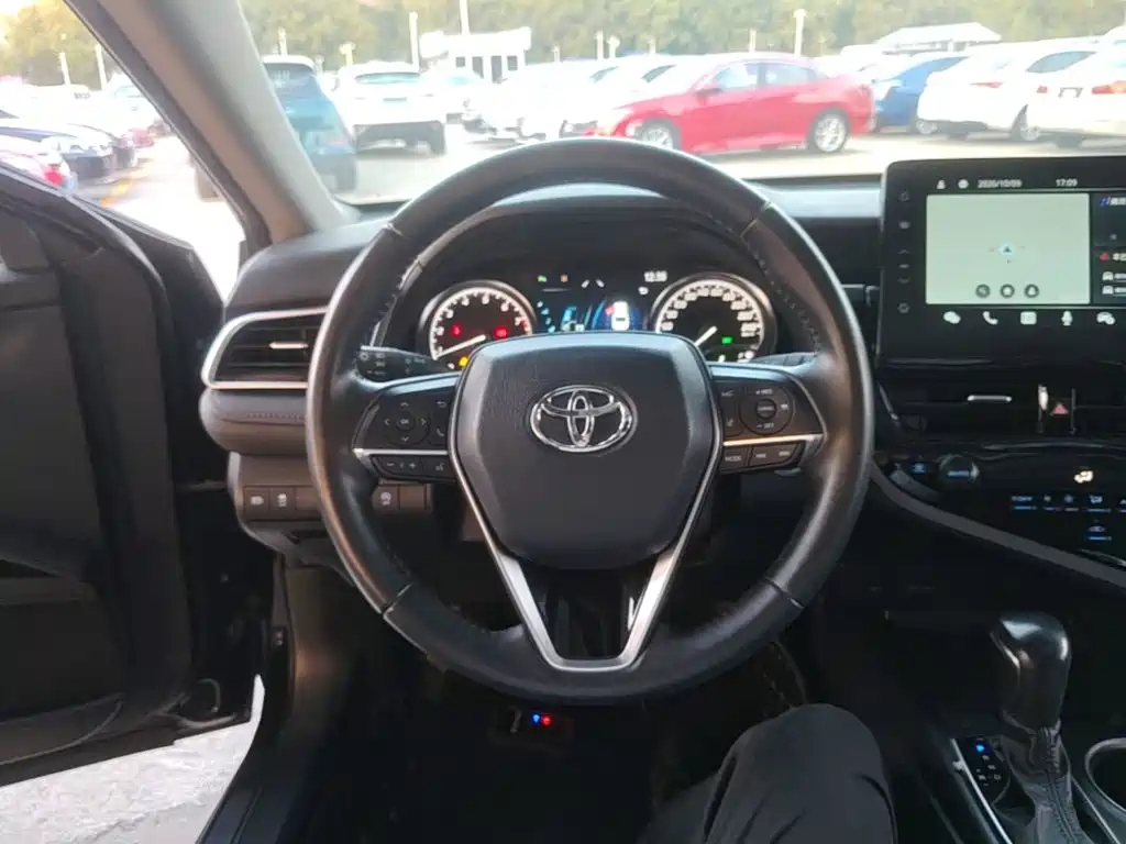 Toyota Camry — миниатюра 11