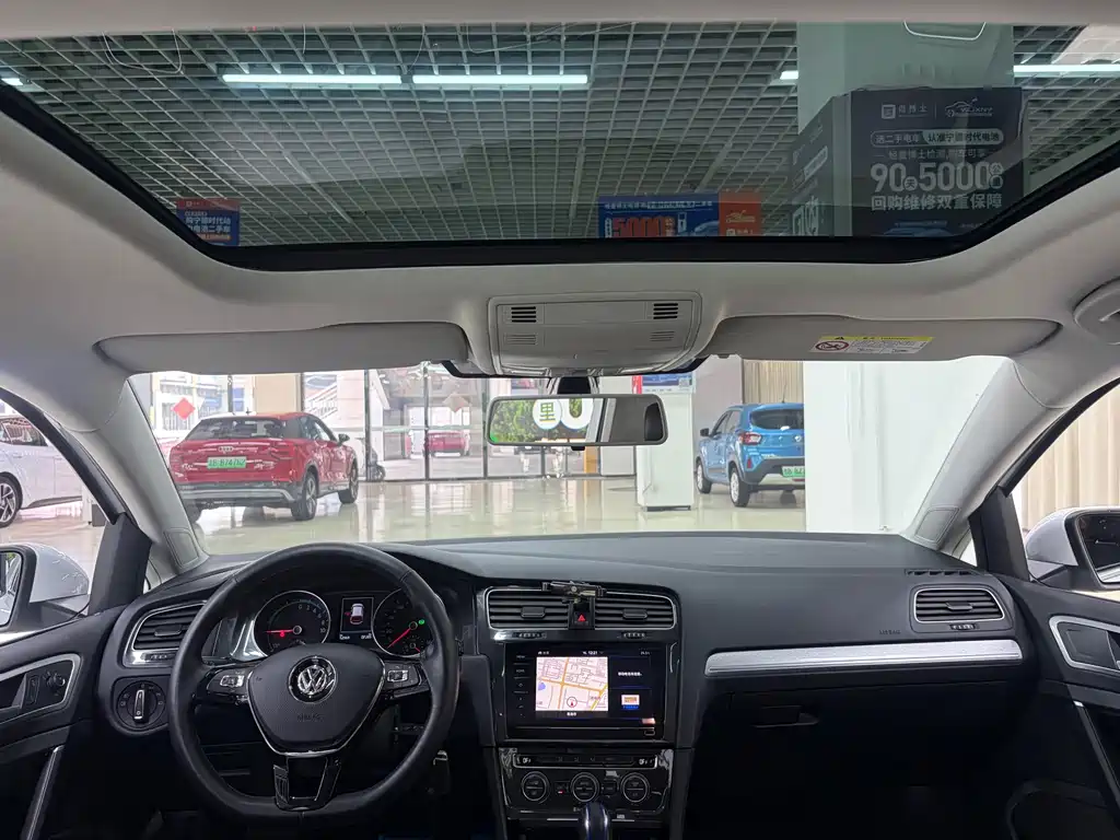 Volkswagen Golf EV — миниатюра 9