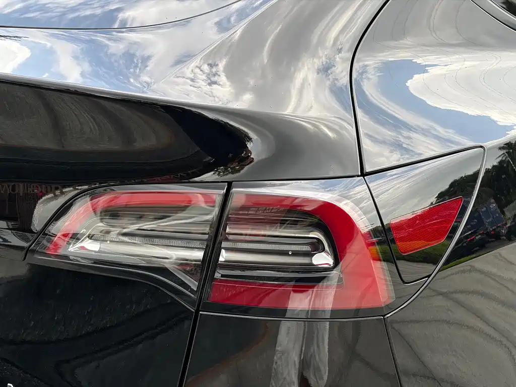 Tesla Model Y — миниатюра 14