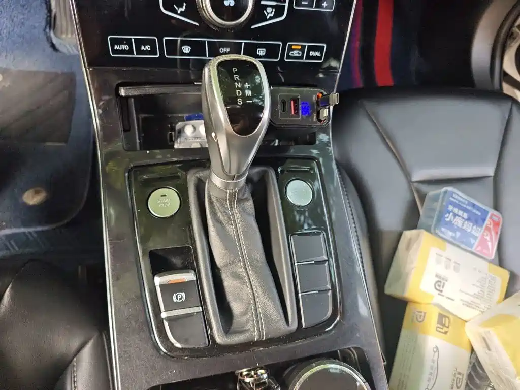 Hongqi Hongqi H5 — миниатюра 10