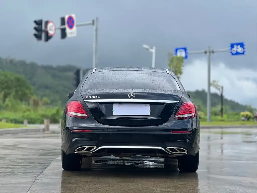 Mercedes-Benz E-Class — миниатюра 5