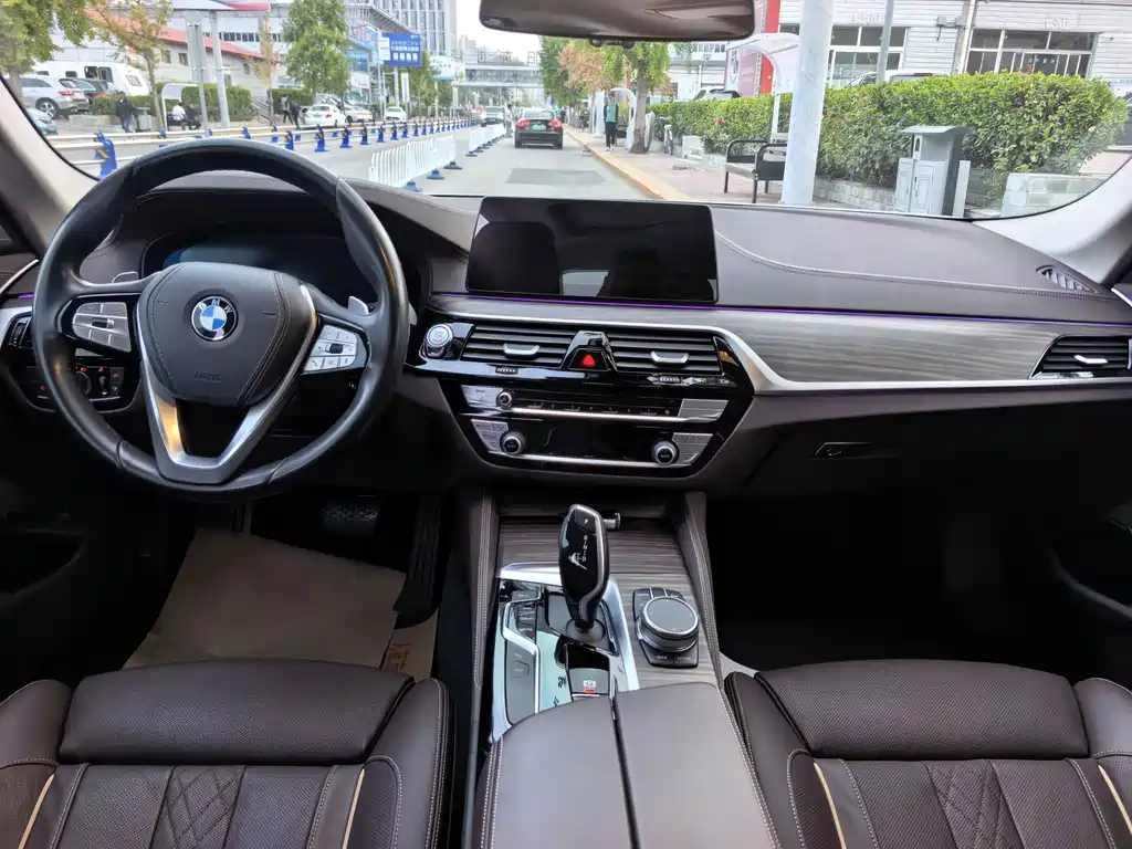 BMW 5 Series — миниатюра 15