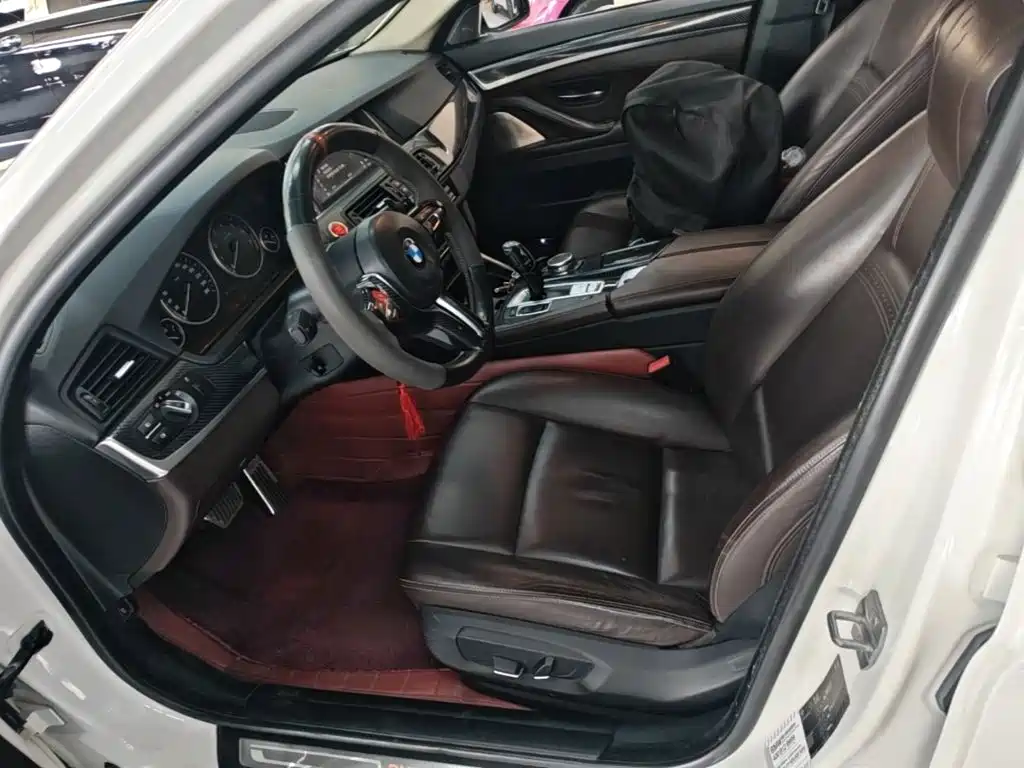 BMW 5 Series — миниатюра 15