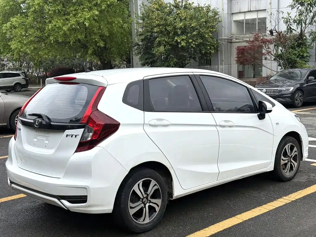 Honda Fit — миниатюра 9