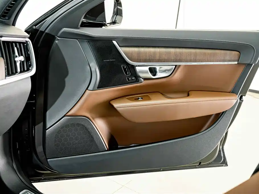 Volvo S90 — миниатюра 15