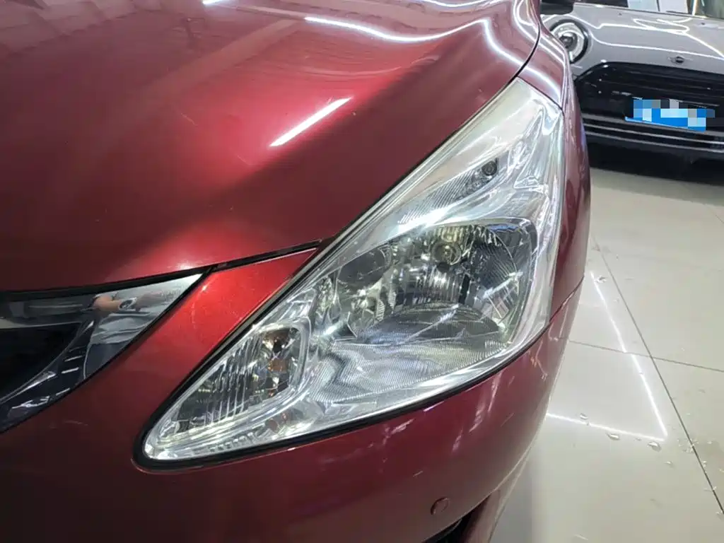 Nissan Tiida — миниатюра 24