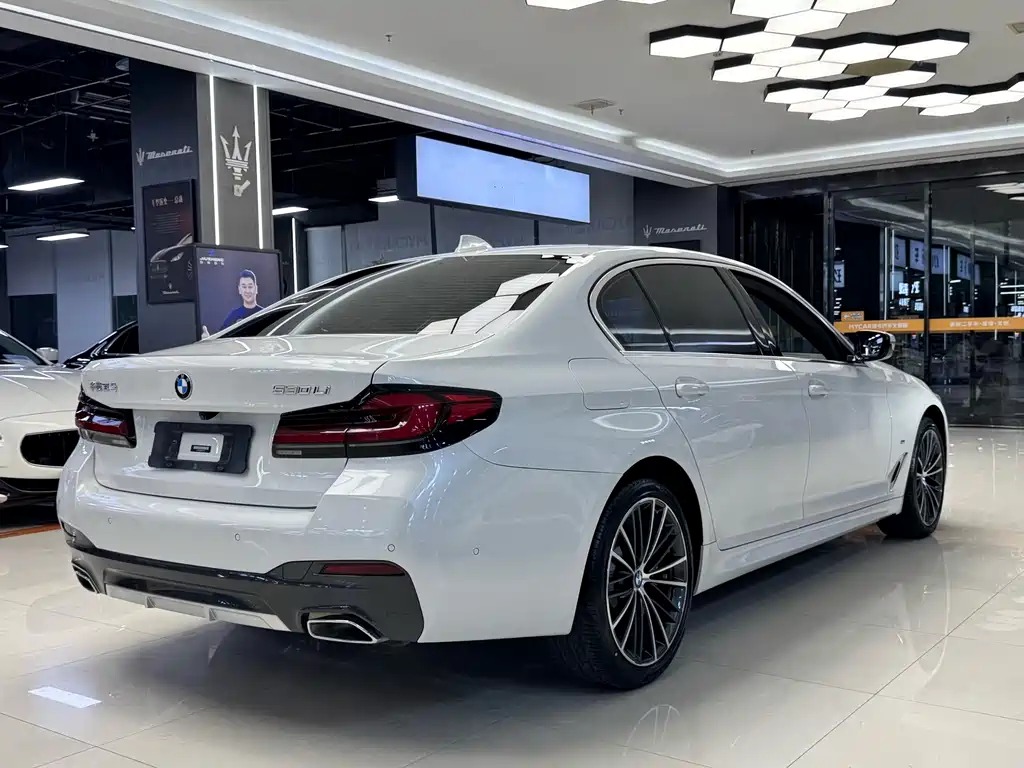BMW 5 Series — миниатюра 6