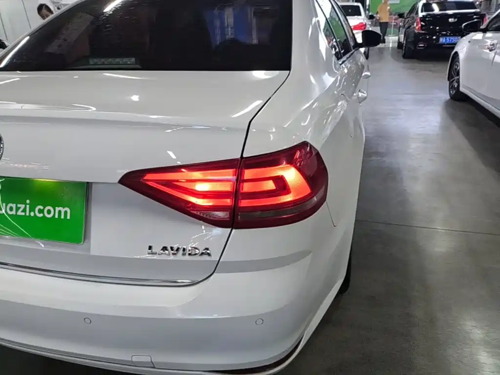 Volkswagen Lavida — миниатюра 8