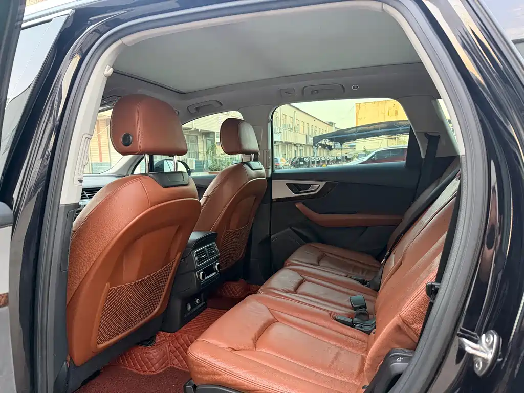 Audi Q7 — миниатюра 6