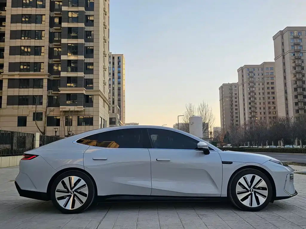 GEELY GALAXY GALAXY E8