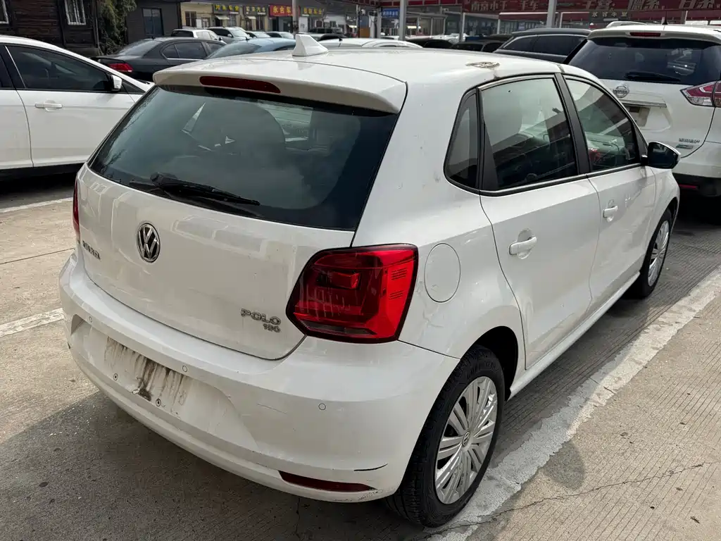 VOLKSWAGEN POLO