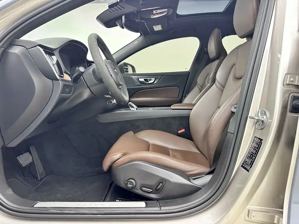 Volvo S60 2023 B4 Luxury