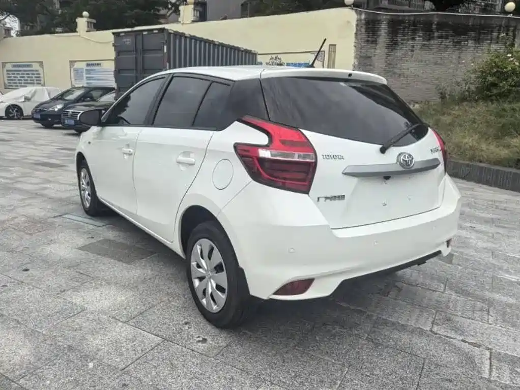 Toyota Yaris L — миниатюра 4