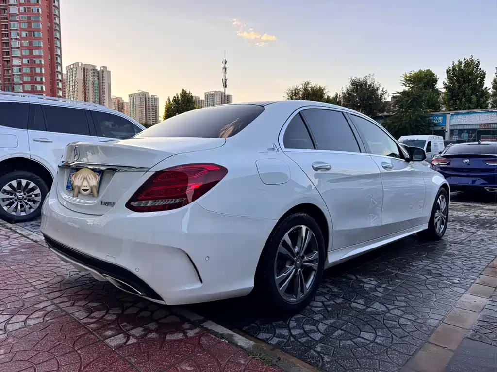 Mercedes-Benz C-Class — миниатюра 2