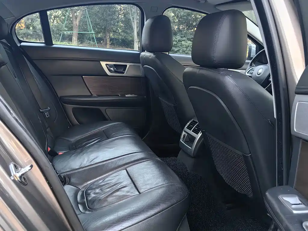 Jaguar XF — миниатюра 8