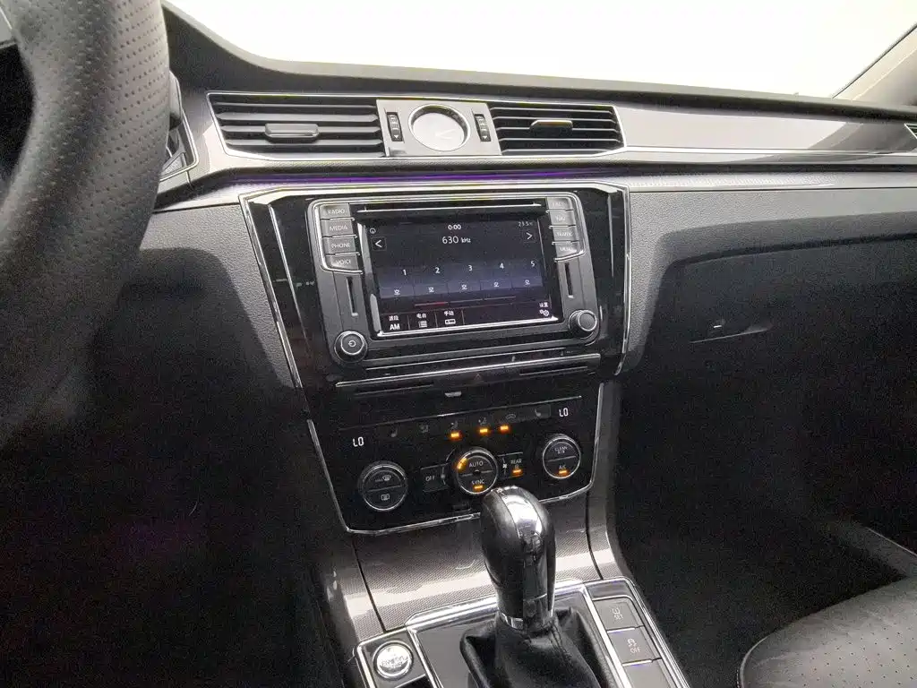 Volkswagen Passat — миниатюра 12