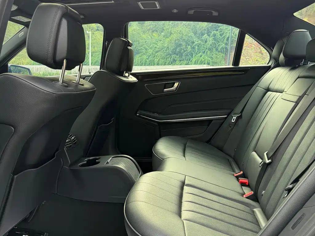 Mercedes-Benz E-Class — миниатюра 9