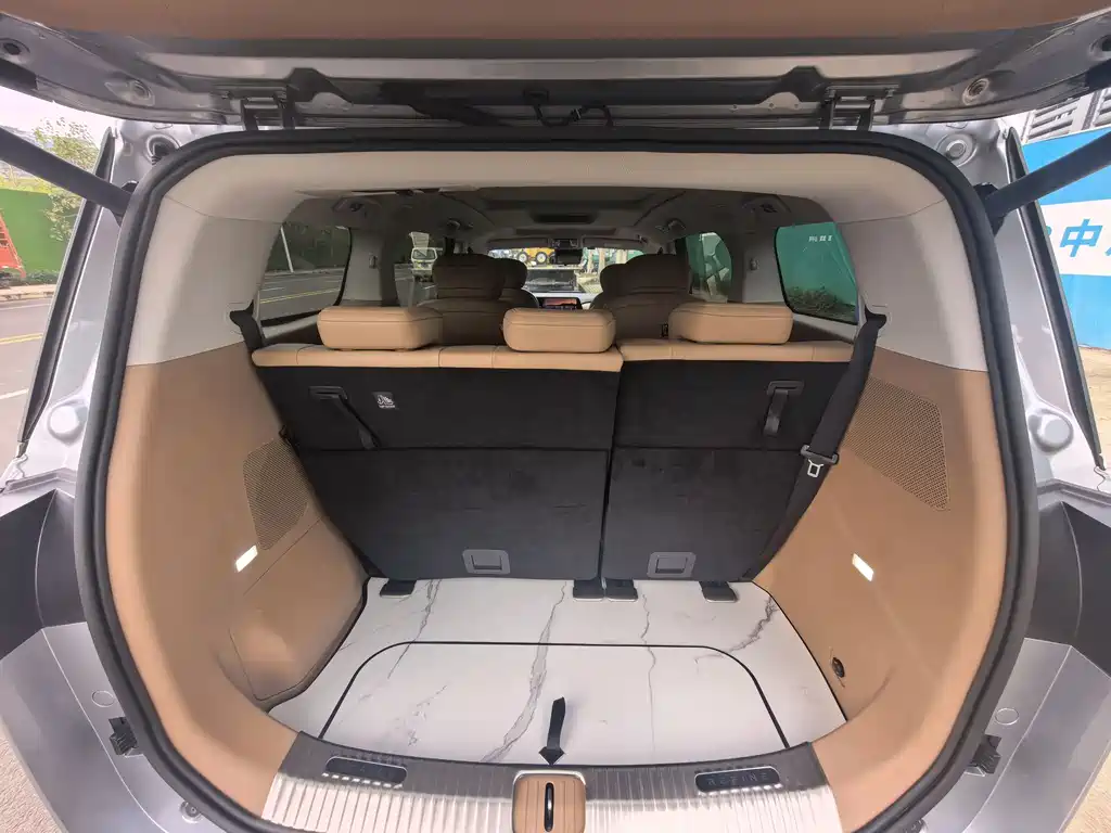 JAC Motors RUIFENG RF8 PHEV