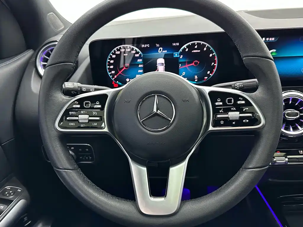Mercedes-Benz GLA — миниатюра 11