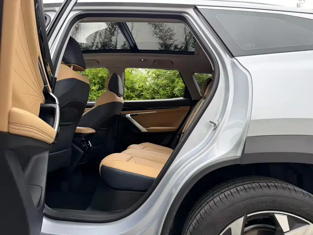 Geely Boyue L — миниатюра 13