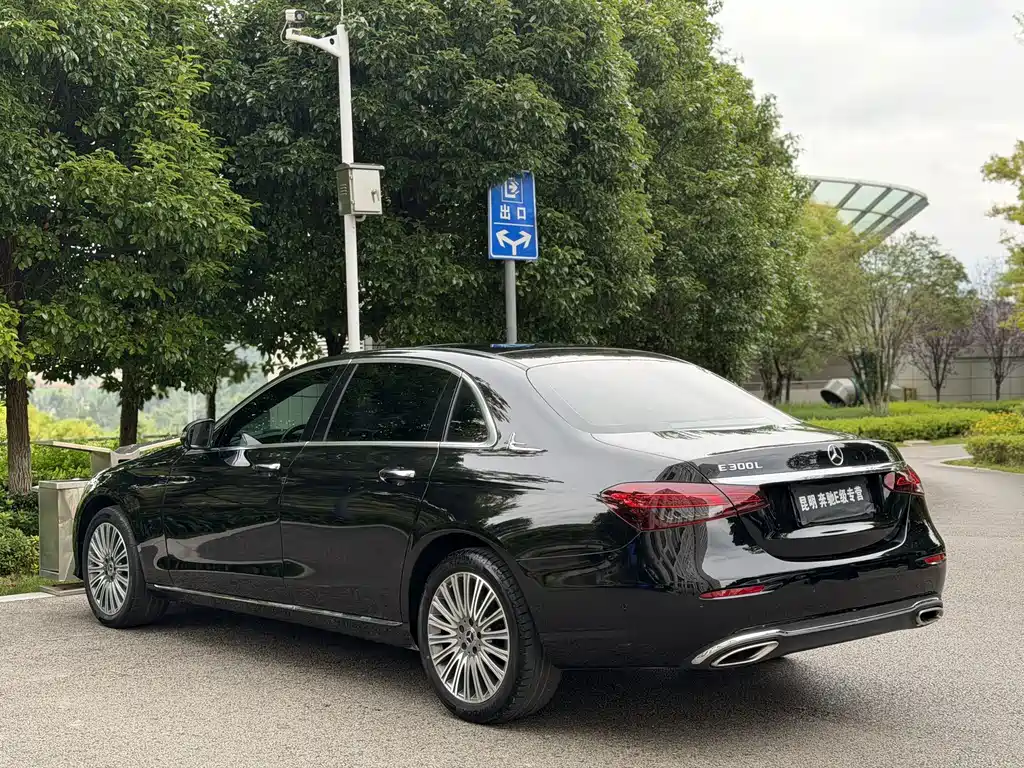 Mercedes-Benz E-Class — миниатюра 7