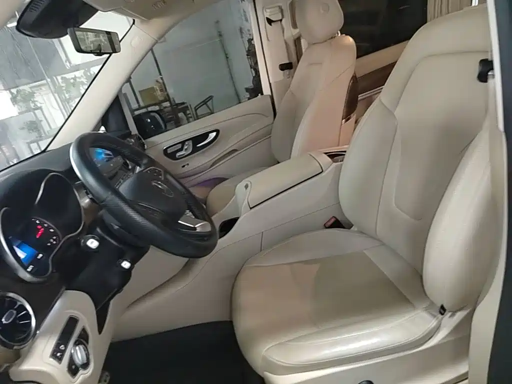 Mercedes-Benz V-Class — миниатюра 22