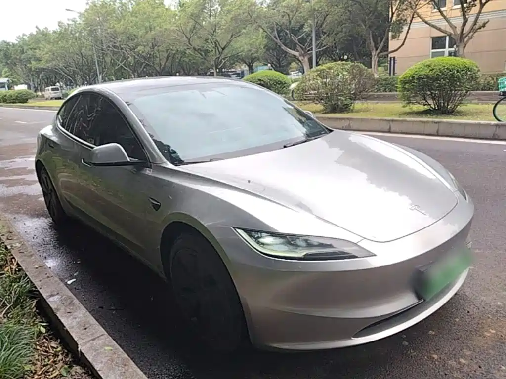Tesla Model 3 — миниатюра 4