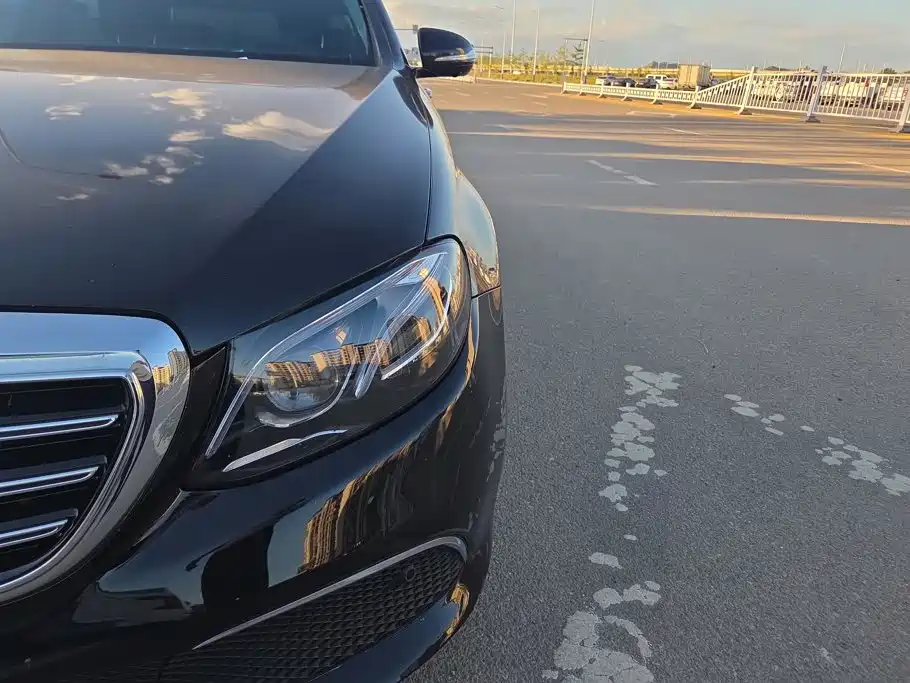Mercedes-Benz E-Class — миниатюра 5